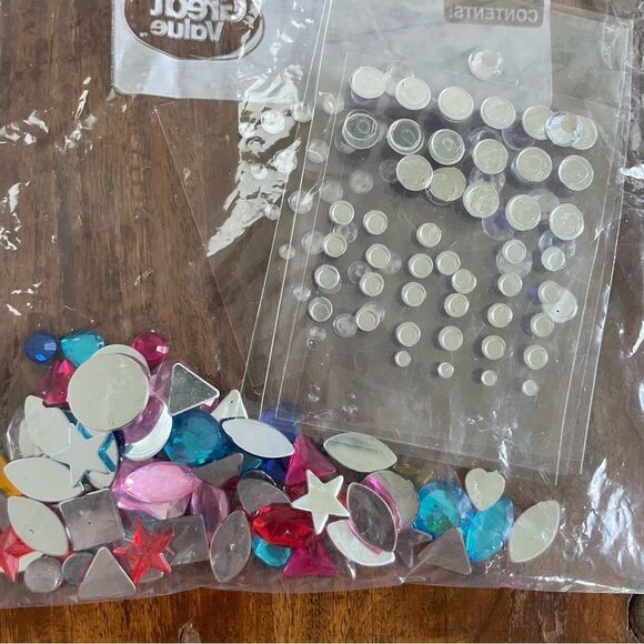 Lot of Embellishments Acrylic Jewels Assorted Designs - Picture 5 of 10